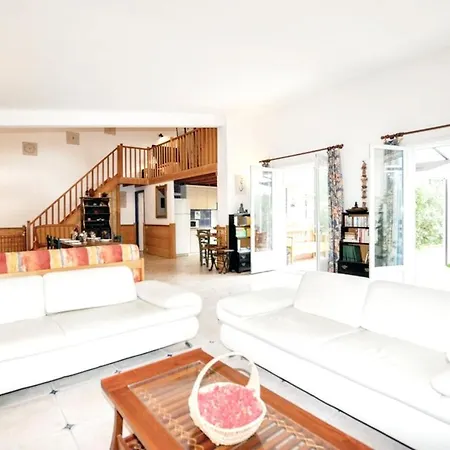 Chemin De La Source Villa